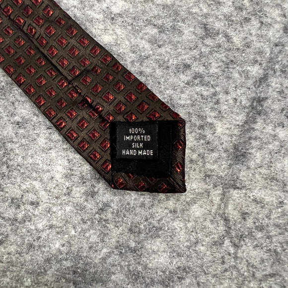 Kenneth Cole Men's Tie Red‎ & Black 100% Silk Hand Made Classic Necktie - Picture 3 of 5